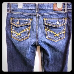 BKE Buckle Dark Wash Madison bootcut jeans 31